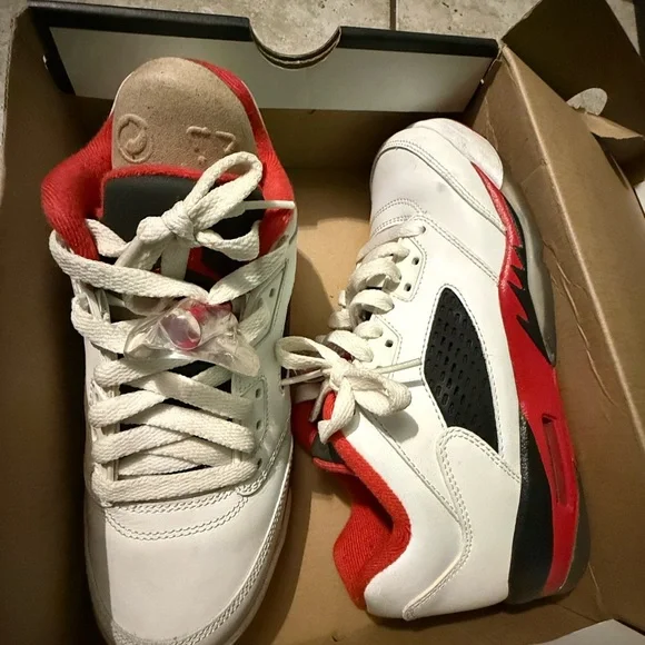 Jordan Air 5 Retro Low - White, Red, Black - Picture 2 of 5